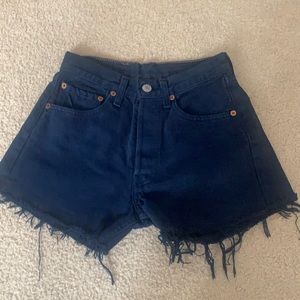 Blue Levi’s 501 mom shorts size 24